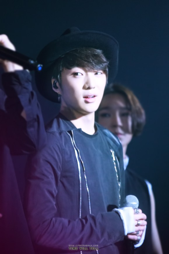 AON_TWT8