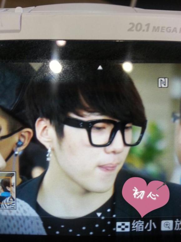 005AyB94jw1efsrz9fq8lj30mi0u0jth