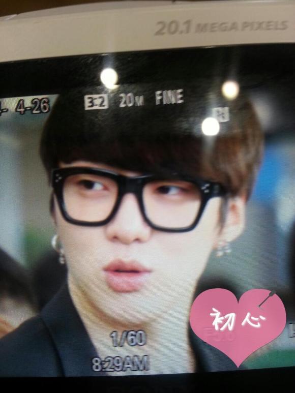 005AyB94jw1efsrzgo2lsj30mi0u040z