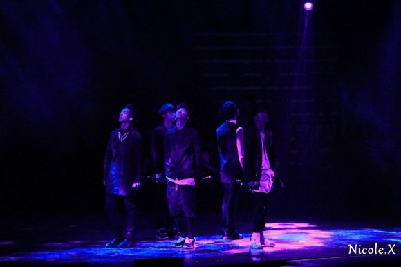 85c08c2ctw1efmelluairj21kw11xgwt