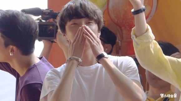 web_2039264425_4f8a96fb