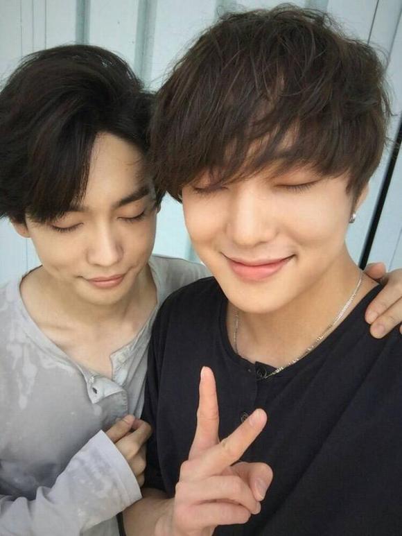 150731 jinyoon v app twitter