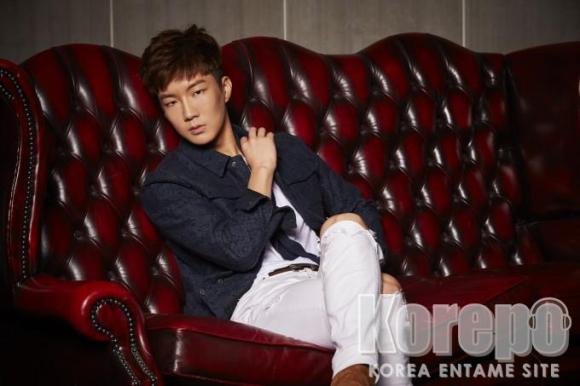 WINNER_sofa_LEE-SEUNG-HOON