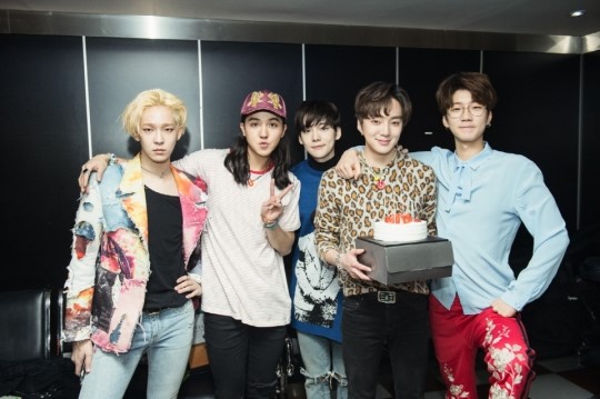 he members congratulated Kang Seung Yoon’s birthday with all heart!