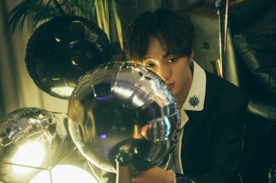 It’s WINNER’s leader Kang Seung Yoon! Charismatic eyes!