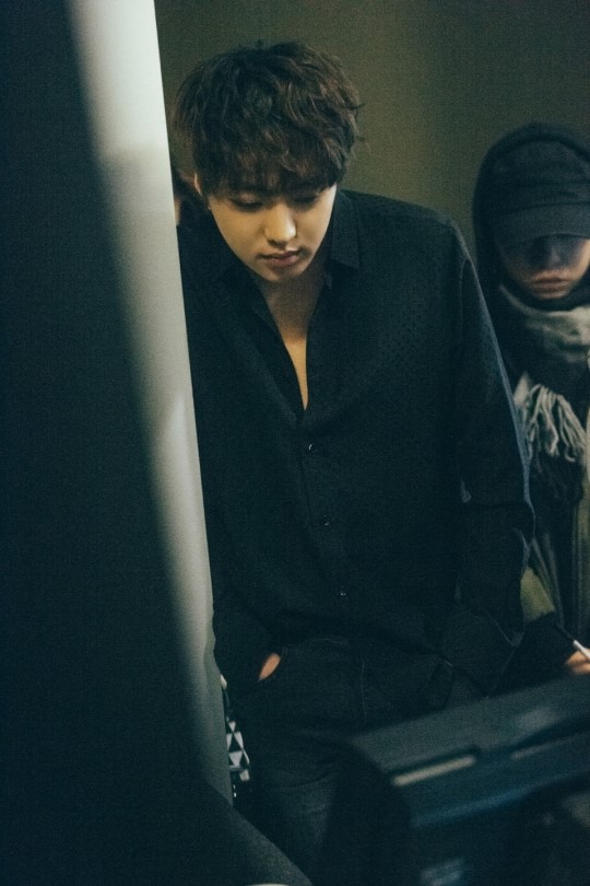 He never forget to do the monitoring after shooting! Meticulous leader Kang!