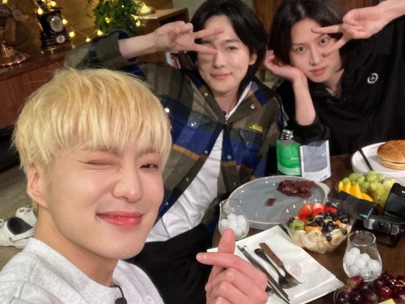Seungyoon & Jinu sat down and talked with SuJu’s Kim Heechul on ‘Street Alcohol&nbsp;Fighter’