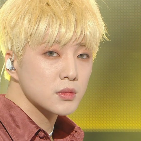 [220326] Seungyoon’s BORN TO LOVE YOU stage on MBC Music&nbsp;Core