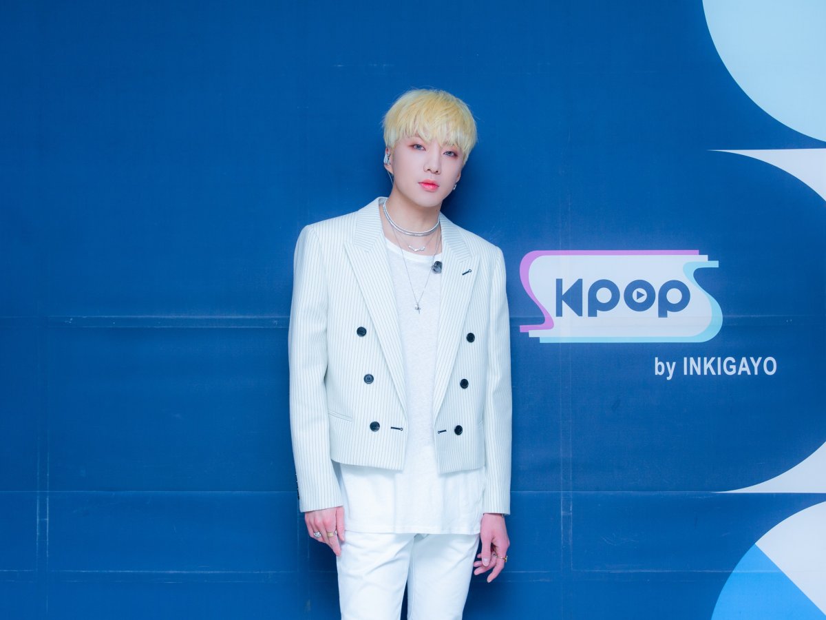 [220327] Seungyoon writes a letter to ICs for BORN TO LOVE YOU Goodbye Stage on SBS&nbsp;Inkigayo